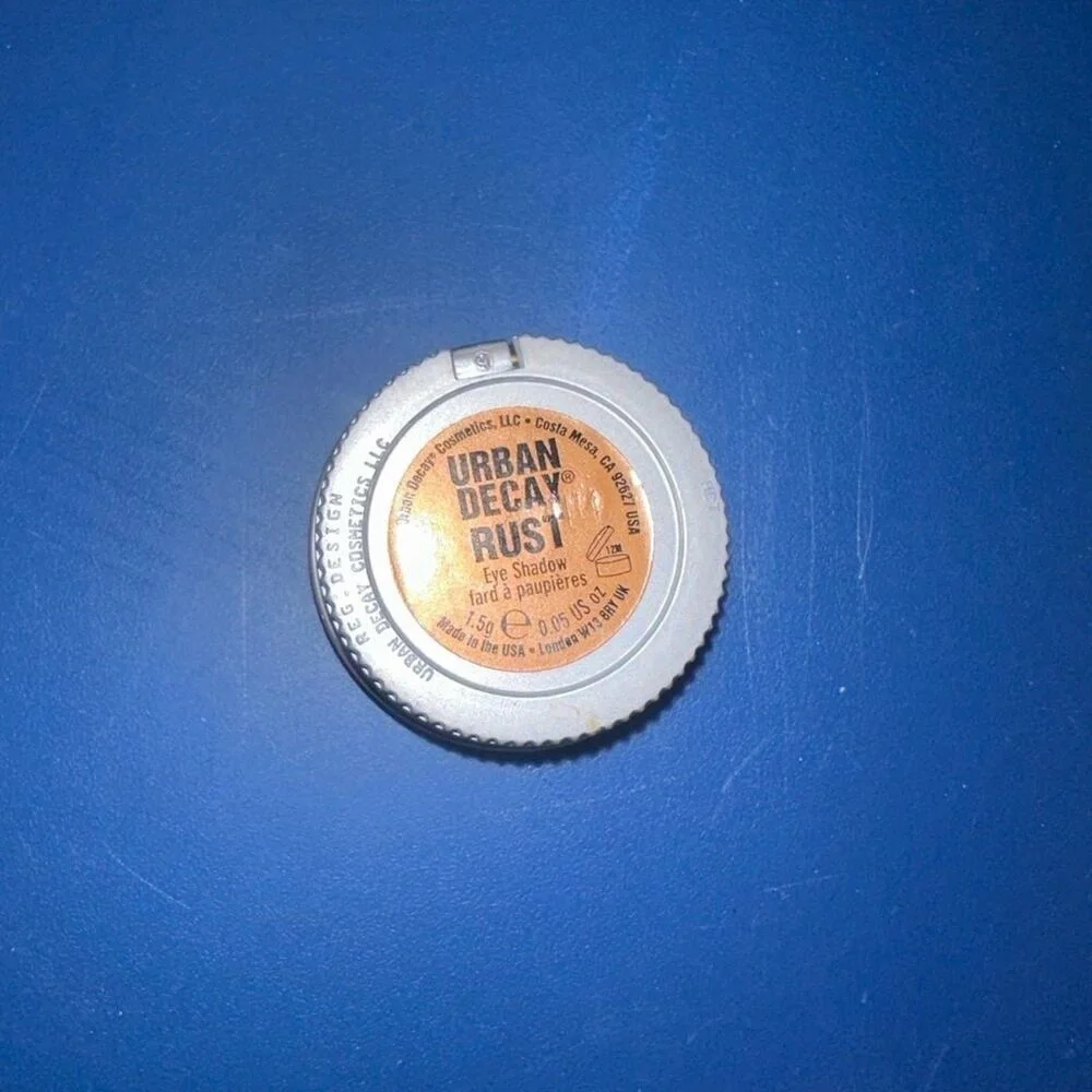 Urban Decay‎ Eyeshadow rust eye shadow token